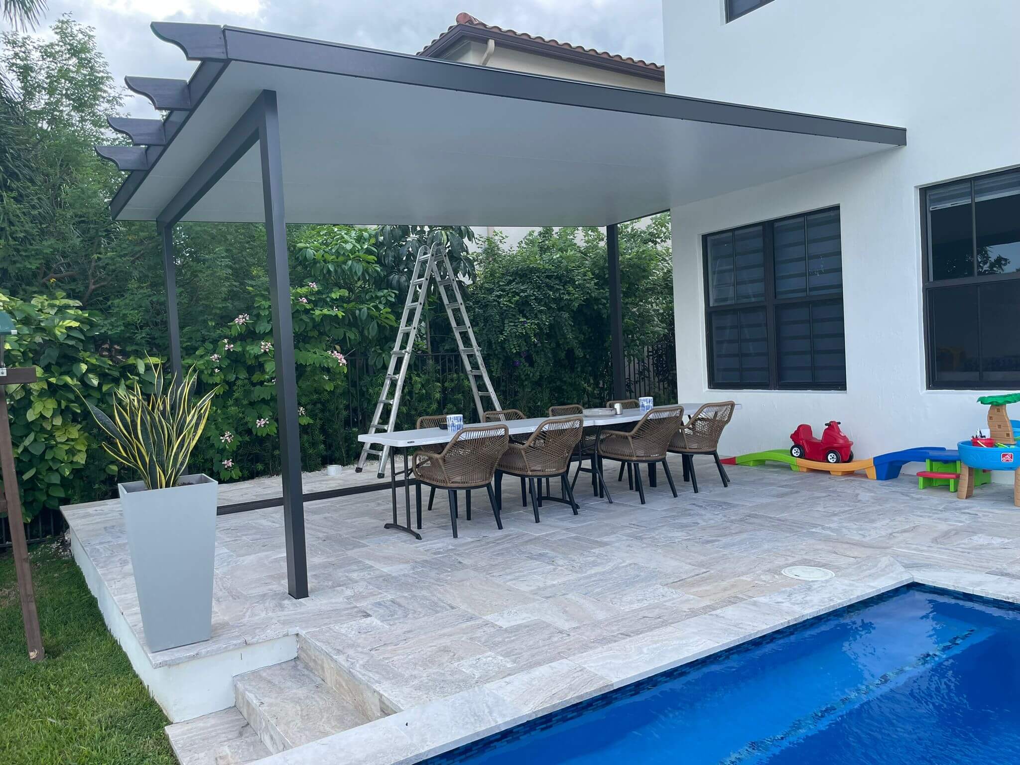 Aluminum pergola over a patio in Winter Park FL